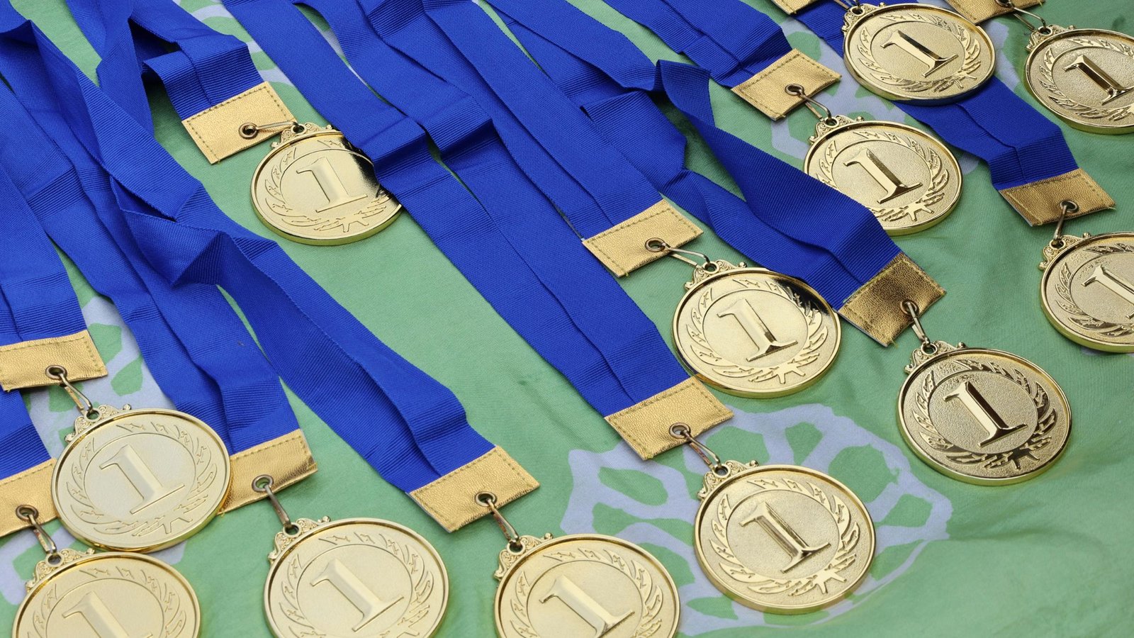 memilih bahan untuk medali